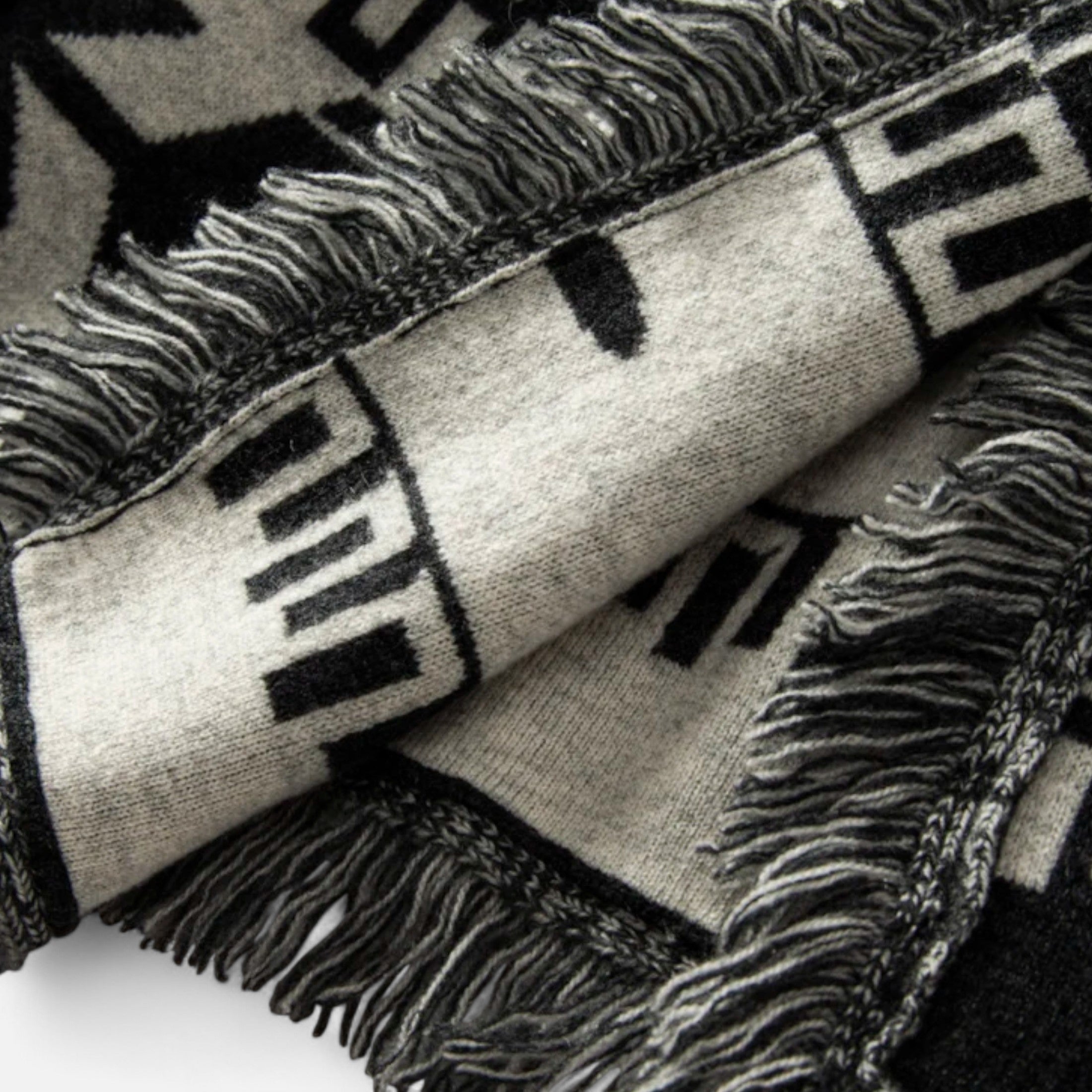 Volarno | Women’s 100% Cashmere Tassel Cardigan – Vintage Jacquard Elegance